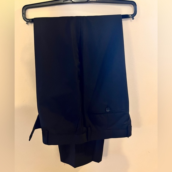 Like Almost New Menβs Suit (great graduation suit π¨βπ) - Picture 5 of 5